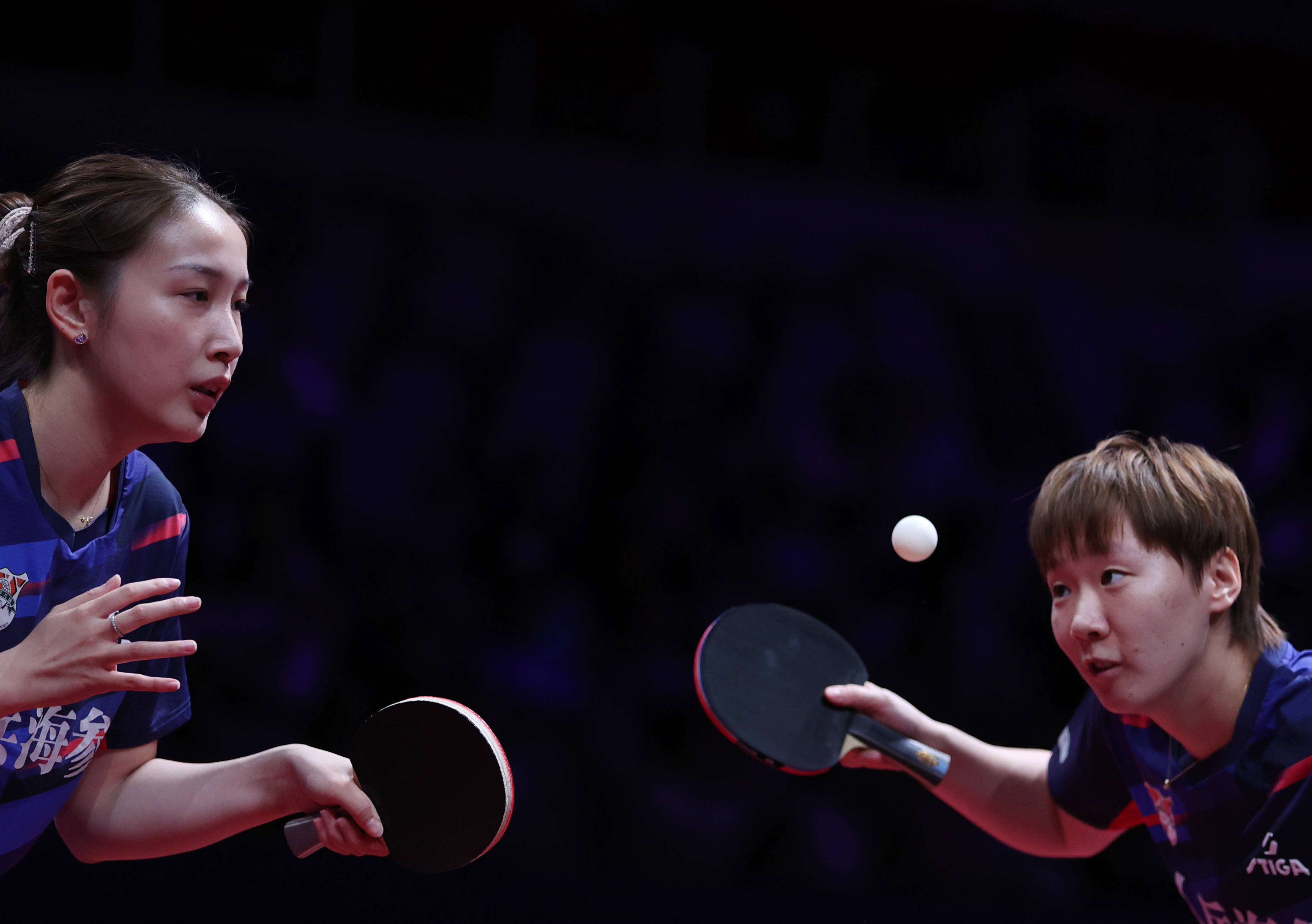 她们在双打, cc, 新华社发