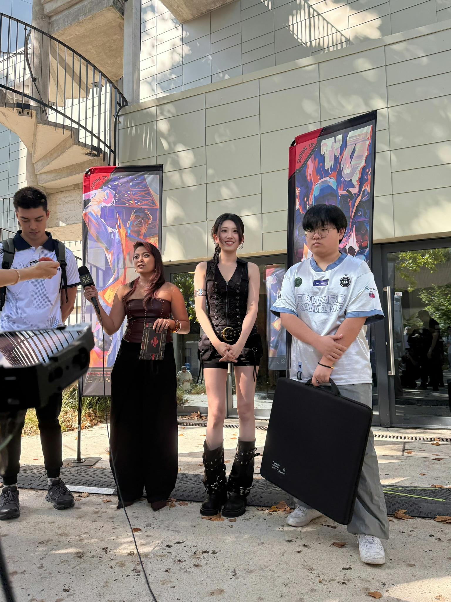 AA, 唯嘉晒照, cn