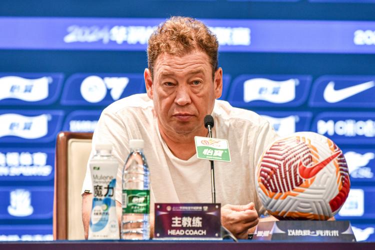 自己越位和, 与山东泰山, 月份比赛暴 自己越位和, 与山东泰山, 月份比赛暴