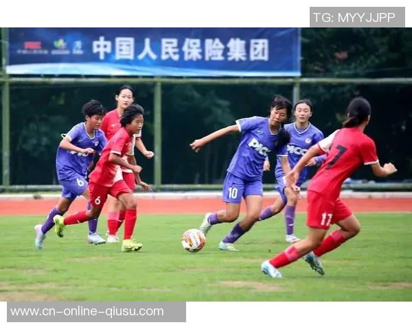 中国U15女足迎战美国U15女足展现青春风采与竞技精神